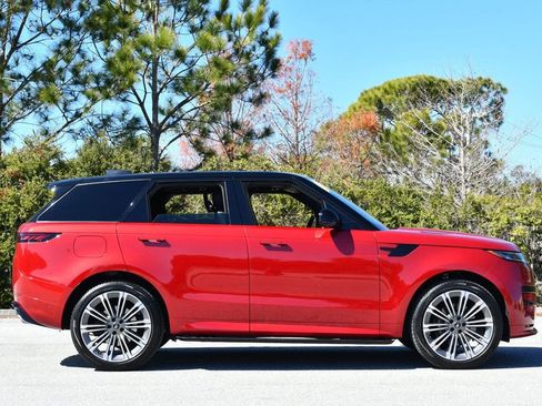 Used 2024 Land Rover Range Rover Sport Dynamic SE image 32