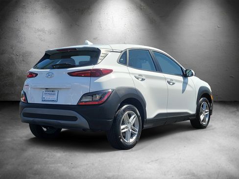 Certified 2022 Hyundai Kona SE FWD image 3