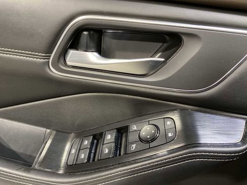 Used 2021 Nissan Rogue SV w/ Premium Package image 23