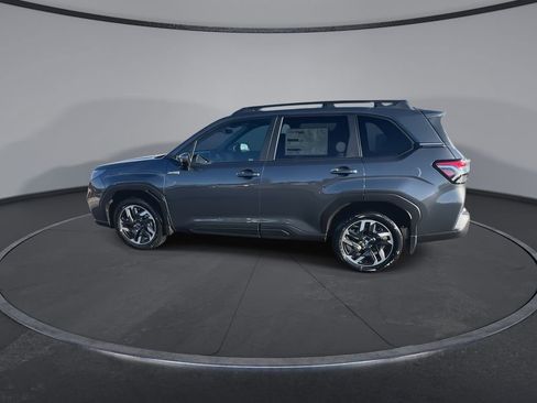 Used 2025 Subaru Forester Premium image 5
