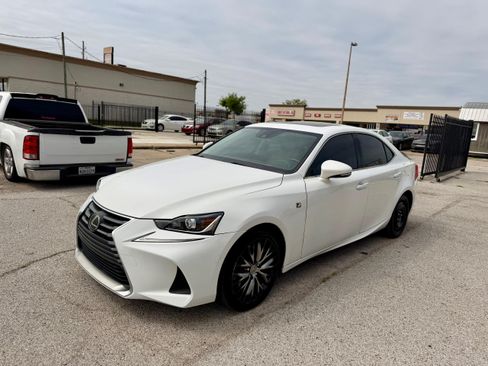 Used 2017 Lexus IS 200t RWD image 4