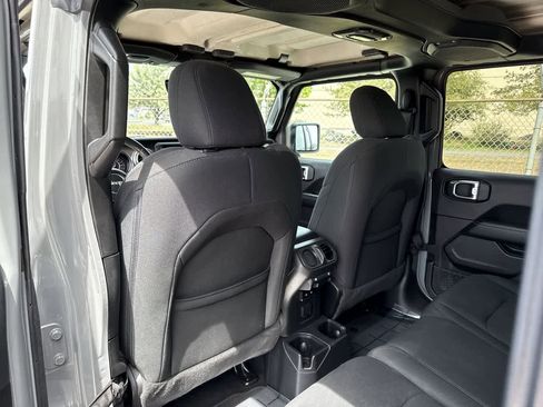 Used 2022 Jeep Wrangler Unlimited Sahara AWD/4WD image 13