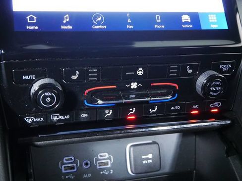 Certified 2024 Jeep Grand Cherokee L Limited AWD/4WD image 29