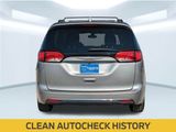 Used 2017 Chrysler Pacifica Touring-L image 5