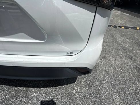 Used 2023 Toyota Highlander LE FWD image 19