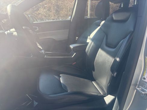 Used 2025 Jeep Compass Limited image 37