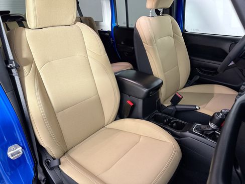 Used 2023 Jeep Wrangler Unlimited w/ Cold Weather Group AWD/4WD image 33