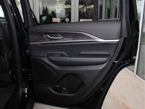 New 2025 Jeep Grand Cherokee Limited w/ Trailer Tow Package image 29