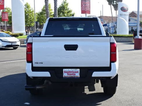 Certified 2025 Toyota Tacoma SR5 AWD/4WD image 14