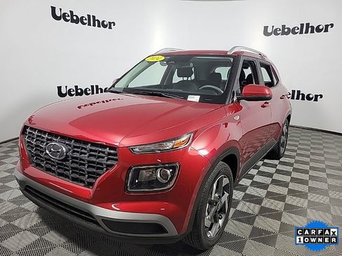 Used 2024 Hyundai Venue SEL image 3