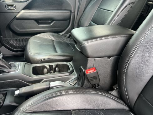 Used 2019 Jeep Wrangler Unlimited Sahara AWD/4WD image 30