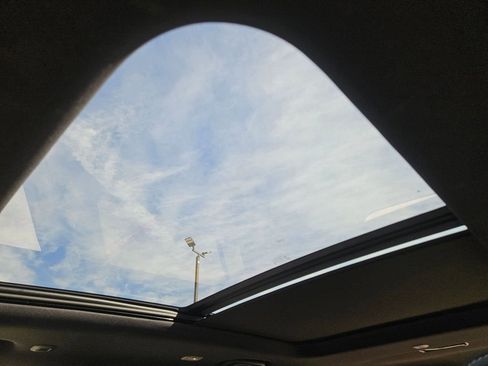 Used 2024 Jeep Grand Cherokee L Limited w/ Luxury Tech Group II image 23