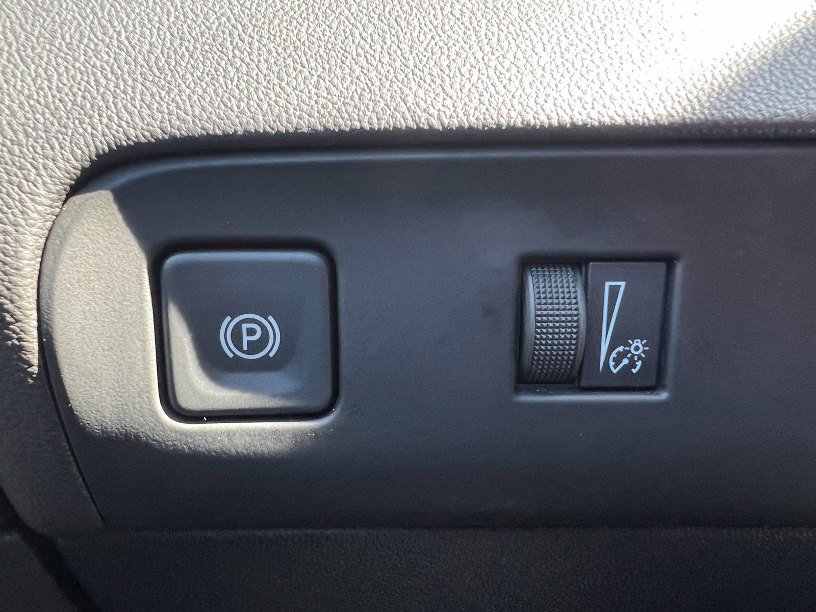 Used 2023 Buick Enclave Essence FWD image 35