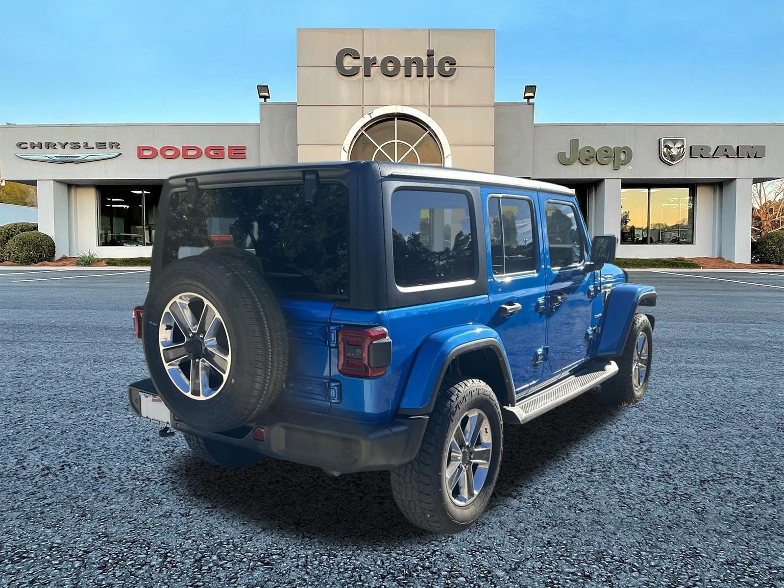 Used 2021 Jeep Wrangler Unlimited Sahara w/ Dual Top Group AWD/4WD image 3