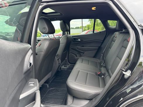 Used 2025 Chevrolet Trax RS w/ Sunroof Package FWD image 20
