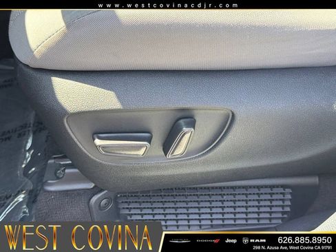 Used 2025 Toyota Sienna LE FWD image 22