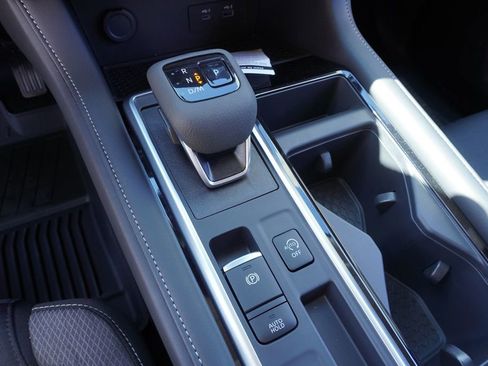 New 2025 Nissan Pathfinder SV image 19