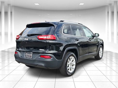 Used 2018 Jeep Cherokee Latitude FWD image 3