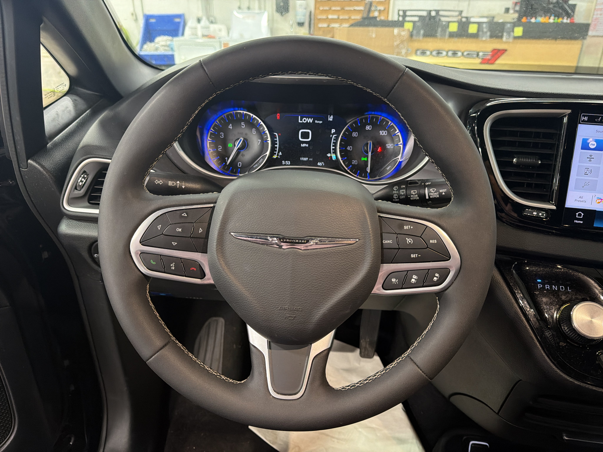 Used 2026 Chrysler Pacifica Select FWD image 5