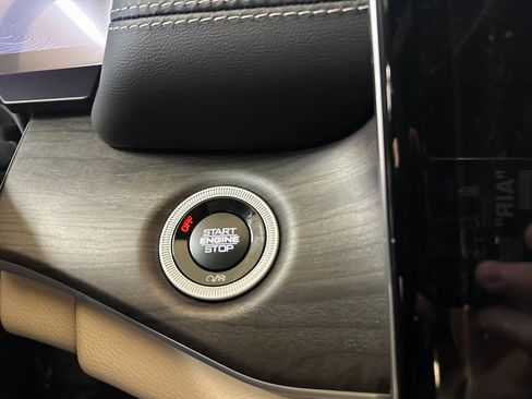 New 2025 Jeep Grand Cherokee Limited w/ Black Appearance Package image 21