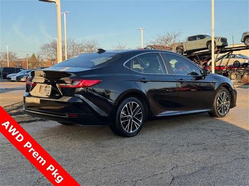 Used 2025 Toyota Camry XLE image 3