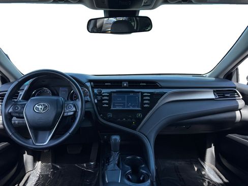 Used 2019 Toyota Camry SE w/ Carpet Mat Package FWD image 10