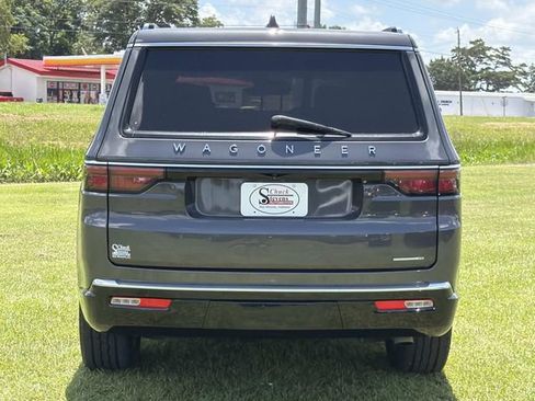 Used 2022 Jeep Wagoneer Series III w/ Flexible Seating Group RWD image 8