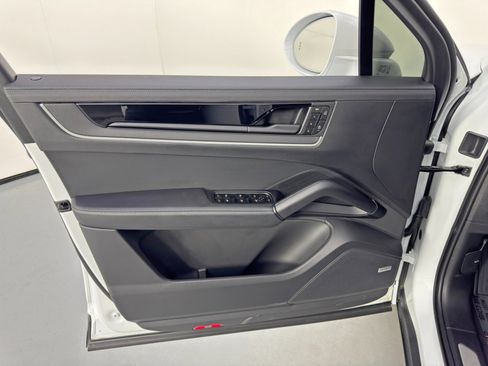 Used 2024 Porsche Cayenne S w/ Premium Package Plus image 43