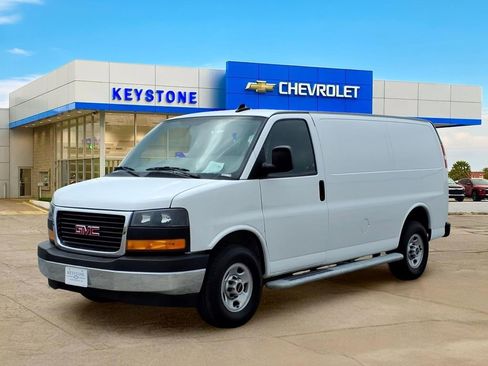 Used 2024 GMC Savana 2500 w/ Driver Convenience Package RWD image 3