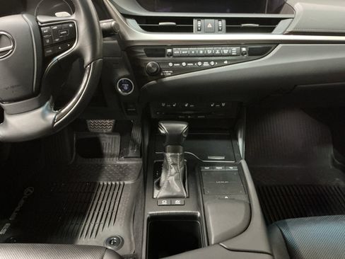 Used 2020 Lexus ES 300h w/ Premium Package image 11