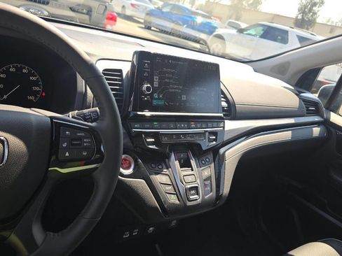 Used 2026 Honda Odyssey Elite image 13