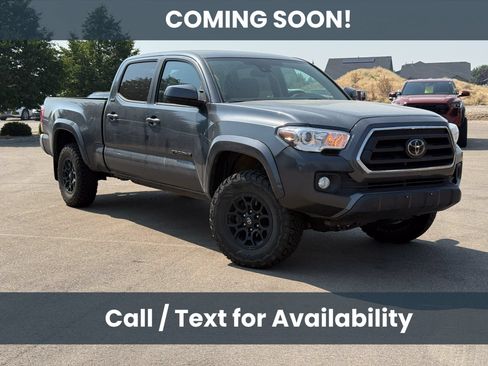Used 2022 Toyota Tacoma SR5 w/ Black Out Package (TMS) AWD/4WD image 1