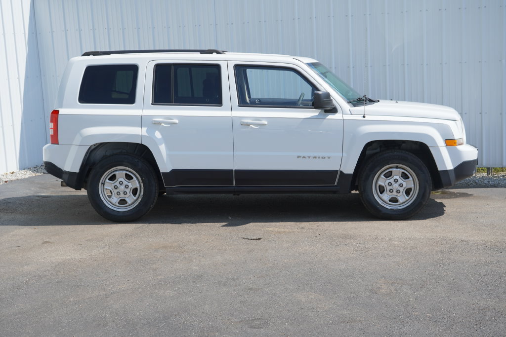 Used 2015 Jeep Patriot Sport w/ Power Value Group FWD image 2