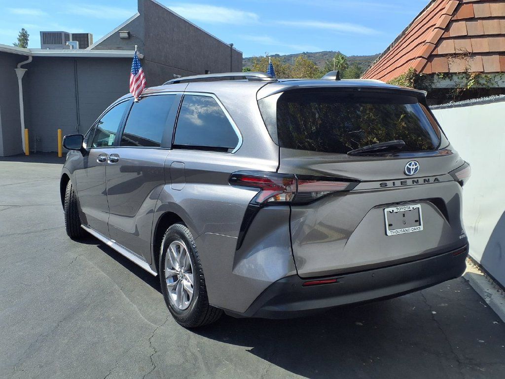 Certified 2024 Toyota Sienna XLE FWD image 7