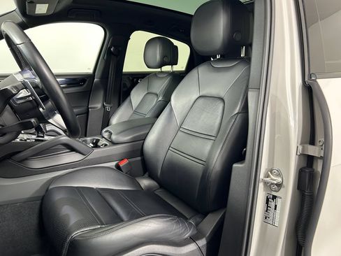 Certified 2023 Porsche Cayenne Coupe AWD/4WD image 5