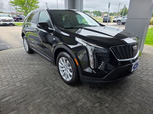 Used 2023 Cadillac XT4 Luxury w/ Cold Weather Package AWD/4WD image 5