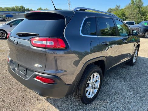 Used 2015 Jeep Cherokee Latitude w/ Cold Weather Group AWD/4WD image 5