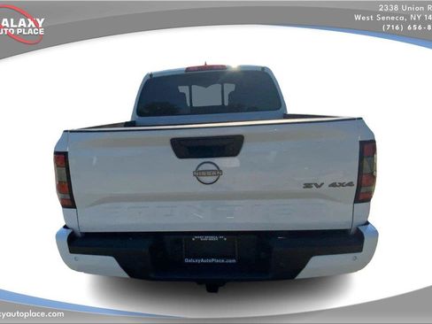 Used 2022 Nissan Frontier SV AWD/4WD image 6