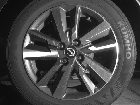 Used 2025 Nissan Versa SV image 14