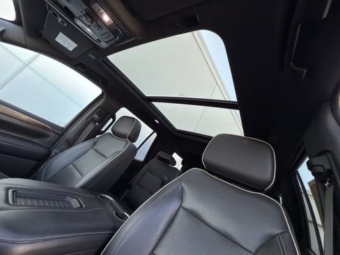 Used 2021 Chevrolet Tahoe Premier w/ Premium Package RWD image 32