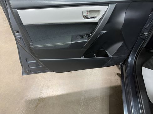 Used 2018 Toyota Corolla LE image 10