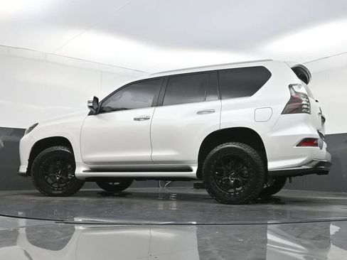 Used 2023 Lexus GX 460 Premium w/ Accessory Package AWD/4WD image 32