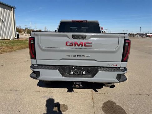 Used 2024 GMC Sierra 2500 AT4 image 4