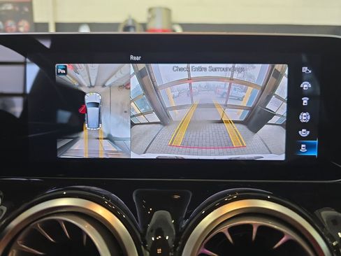 Used 2021 Mercedes-Benz GLB 250 image 27