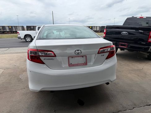 Used 2014 Toyota Camry LE FWD image 17