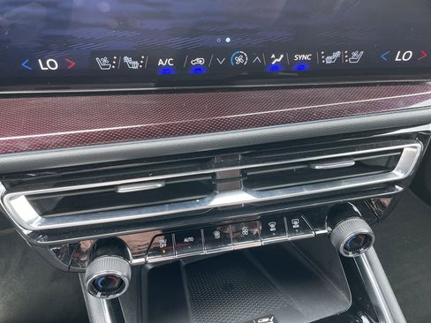 Certified 2024 Chevrolet Traverse RS AWD/4WD image 42