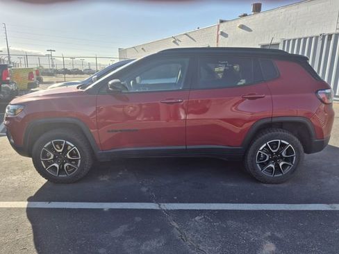 Used 2025 Jeep Compass Trailhawk image 7