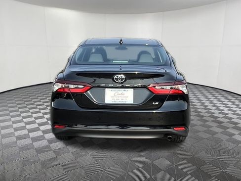Used 2022 Toyota Camry LE FWD image 5