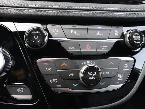 New 2026 Chrysler Pacifica Select image 18