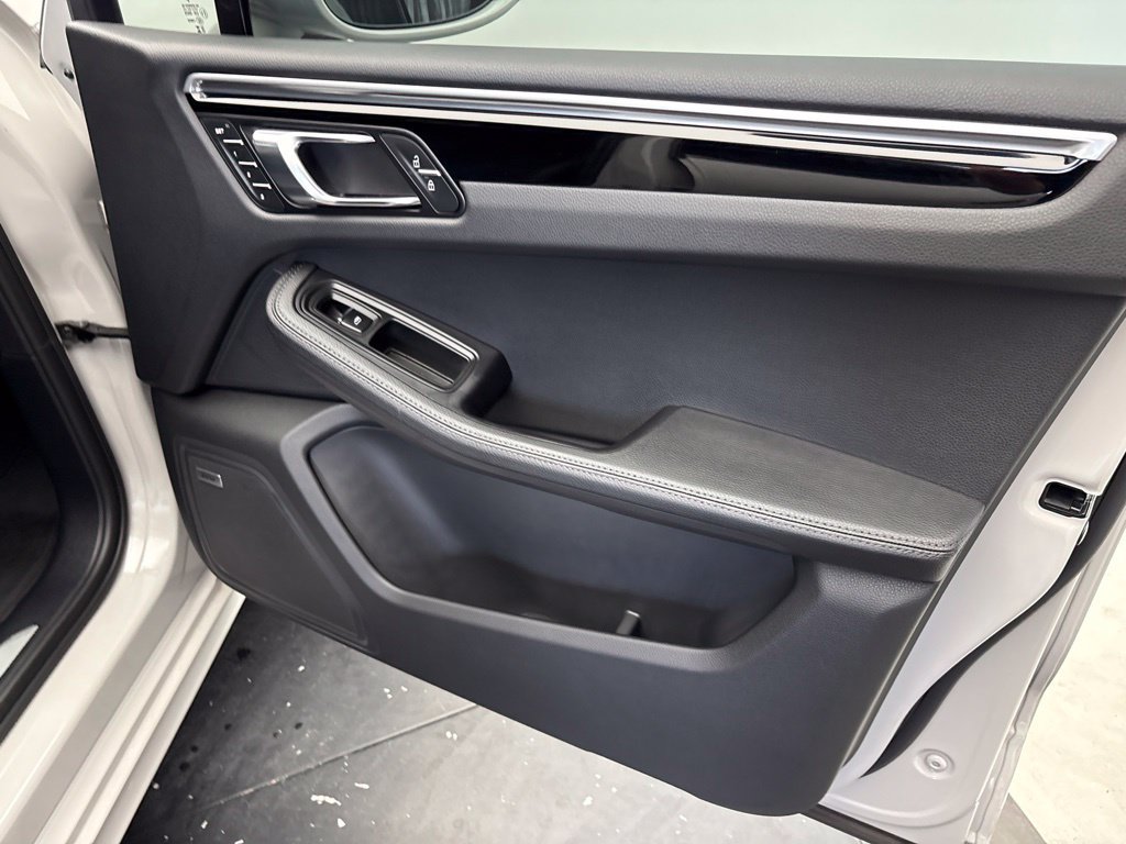 Certified 2023 Porsche Macan S AWD/4WD image 22